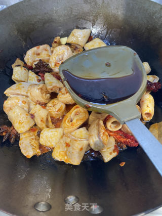 重庆酸菜红烧肉肥肠的做法步骤：8
