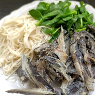 养心菜金针菇拌乌鸡腿