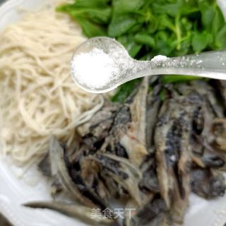 养心菜金针菇拌乌鸡腿的做法步骤：10