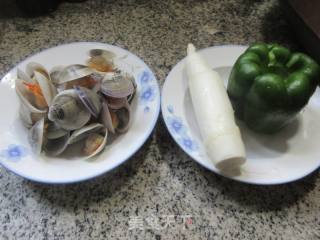 柿子椒圆蛤炒茭白的做法步骤：1