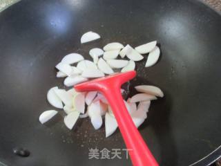 柿子椒圆蛤炒茭白的做法步骤：4