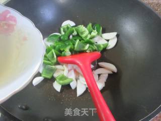 柿子椒圆蛤炒茭白的做法步骤：5