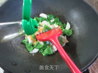 柿子椒圆蛤炒茭白的做法步骤：9