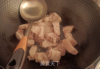 胡萝卜红烧肉的做法步骤：2