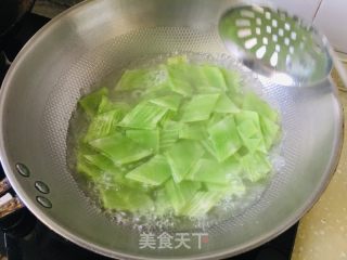 海米烧莴笋的做法步骤：4