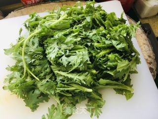 清炒茼蒿的做法步骤：2