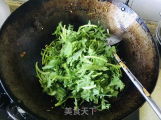 清炒茼蒿的做法步骤：5