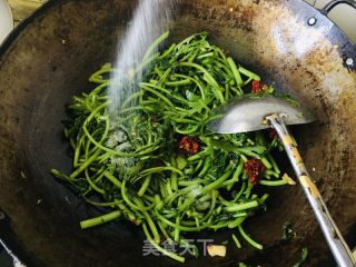 清炒茼蒿的做法步骤：6