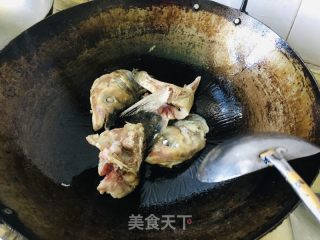 冬瓜鱼头炖豆腐的做法步骤：2