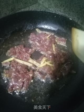 牛肉炒蒜苔的做法步骤：3