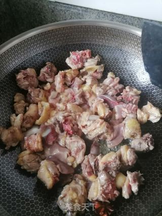 木耳炒鸡的做法步骤：3