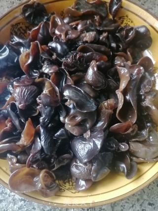 木耳炒鸡的做法步骤：4