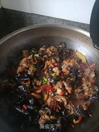 木耳炒鸡的做法步骤：8