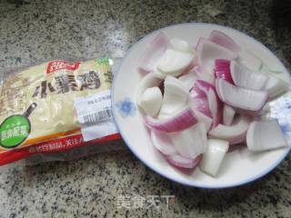 洋葱烧小素鸡的做法步骤：1