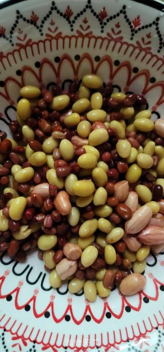 红豆花生豆浆的做法步骤：1