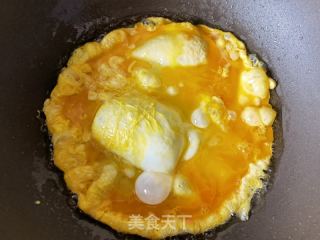 香菜炒鸡蛋的做法步骤：4