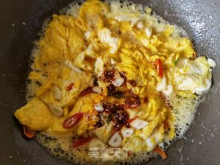 香菜炒鸡蛋的做法步骤：7