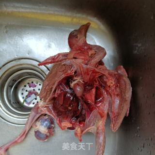 西洋参鸽子汤的做法步骤：1