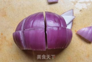 洋葱荷兰黄瓜拌驴肉的做法步骤：1