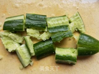 洋葱荷兰黄瓜拌驴肉的做法步骤：2