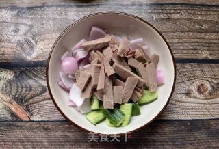 洋葱荷兰黄瓜拌驴肉的做法步骤：5