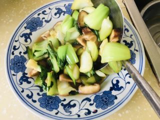 香菇油菜的做法步骤：11