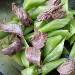 莴笋尖拌鸽胸肉的做法步骤：5