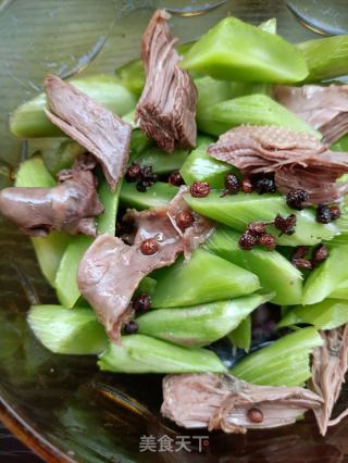 莴笋尖拌鸽胸肉的做法步骤：7