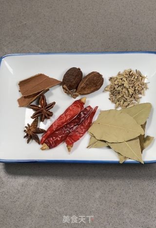 土豆烧鸡的做法步骤：1