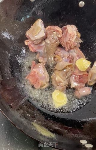 土豆烧鸡的做法步骤：2