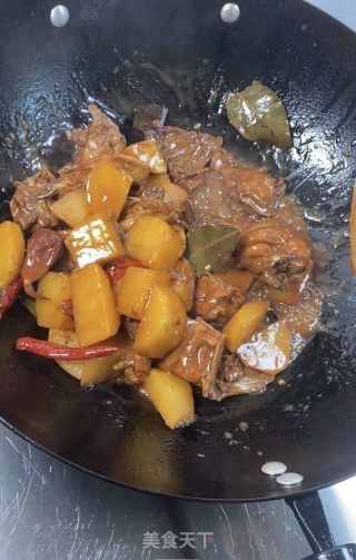土豆烧鸡的做法步骤：12