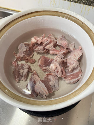 萝卜牛腩汤（大杂烩版）的做法步骤：1