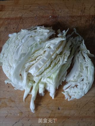 包菜炒米粉的做法步骤：2