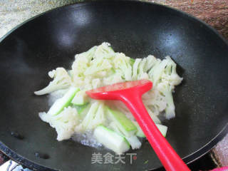 西葫芦炒花菜的做法步骤：6