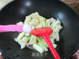 西葫芦炒花菜的做法步骤：8