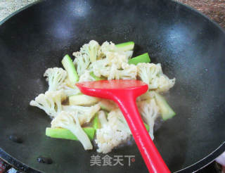 西葫芦炒花菜的做法步骤：9