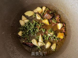 藤椒啤酒龙虾尾的做法步骤：5