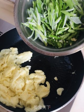 椒丝炒蛋的做法步骤：6