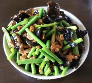 黑木耳蒜苔炒肉丝的做法步骤：7