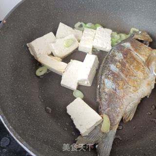 豆腐鲫鱼汤的做法步骤：8