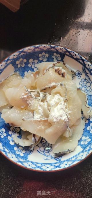 酸菜鱼煮粉丝的做法步骤：2