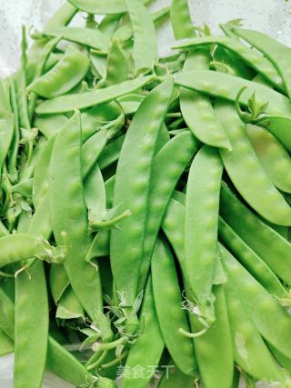 小炒荷兰豆的做法步骤：1