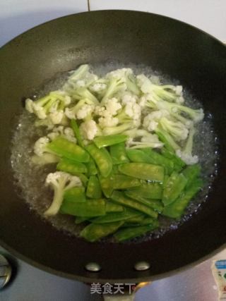 荷兰豆拌菜花的做法步骤：3