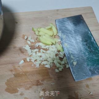 蒜香鸡翅根的做法步骤：2