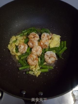 芦笋炒虾仁的做法步骤：5