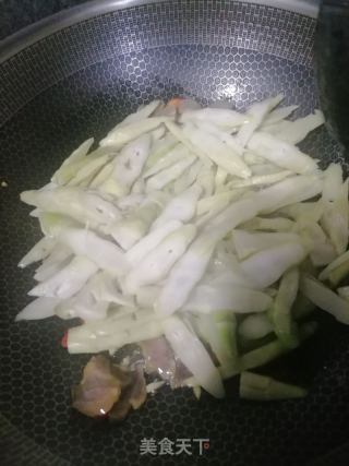 竹笋炒腊肉的做法步骤：4