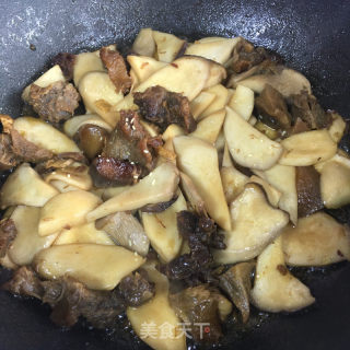 杏鲍菇烧牛筋的做法步骤：7
