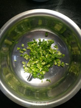 香葱鸡蛋饼的做法步骤：1