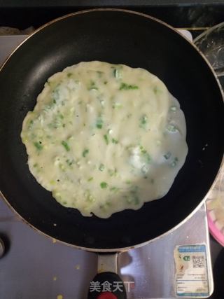 香葱鸡蛋饼的做法步骤：3