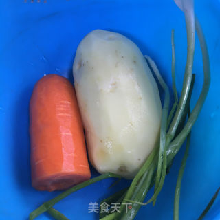葱香胡萝卜土豆丝的做法步骤：1